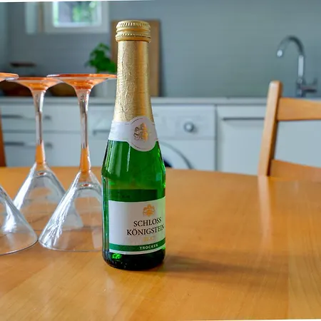 Beheizter Whirlpool Und Panoramafenster Vom Bett Ins Gruene!