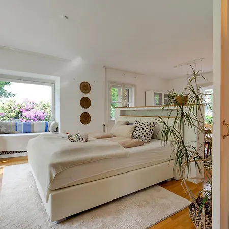 Apartman Beheizter Whirlpool Und Panoramafenster Vom Bett Ins Gruene! Kassel