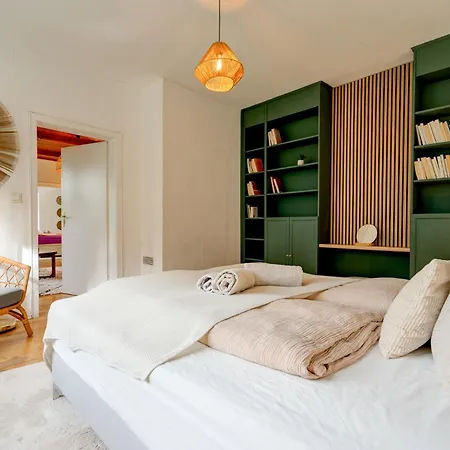 Beheizter Whirlpool Und Panoramafenster Vom Bett Ins Gruene! Kassel