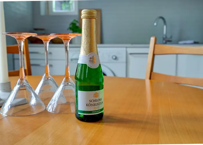 Beheizter Whirlpool Und Panoramafenster Vom Bett Ins Gruene!