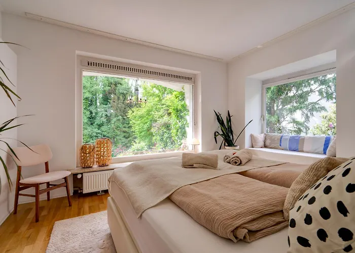 Beheizter Whirlpool Und Panoramafenster Vom Bett Ins Gruene! Apartment Kassel