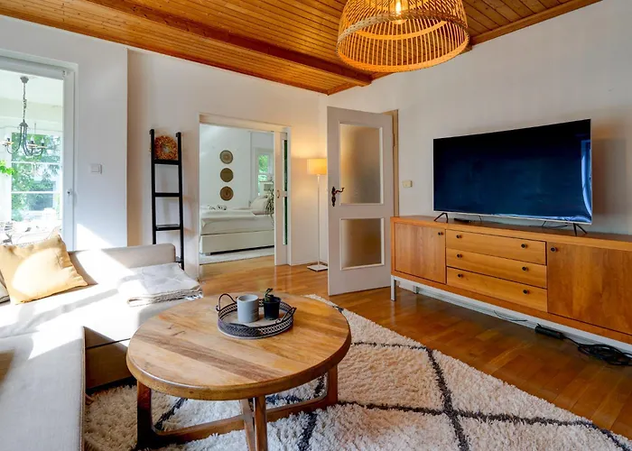 Apartment Beheizter Whirlpool Und Panoramafenster Vom Bett Ins Gruene! Kassel