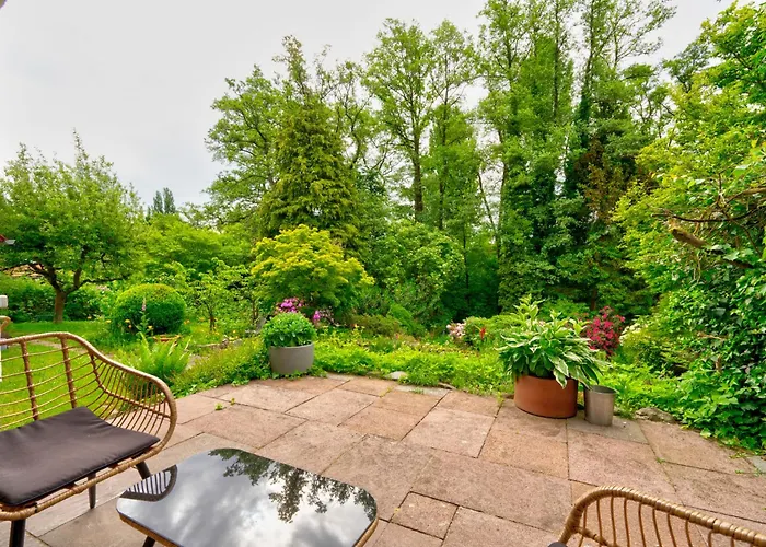 Beheizter Whirlpool Und Panoramafenster Vom Bett Ins Gruene! Kassel