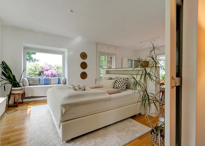 Apartment Beheizter Whirlpool Und Panoramafenster Vom Bett Ins Gruene! Kassel