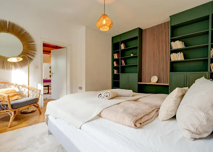 Beheizter Whirlpool Und Panoramafenster Vom Bett Ins Gruene! Kassel